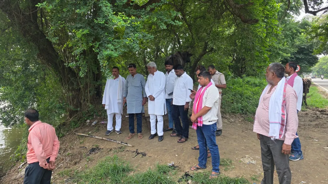 बाढ़ पीड़ितों से मिले विधायक जयप्रकाश अंचल, हरसंभव मदद का दिया भरोसा