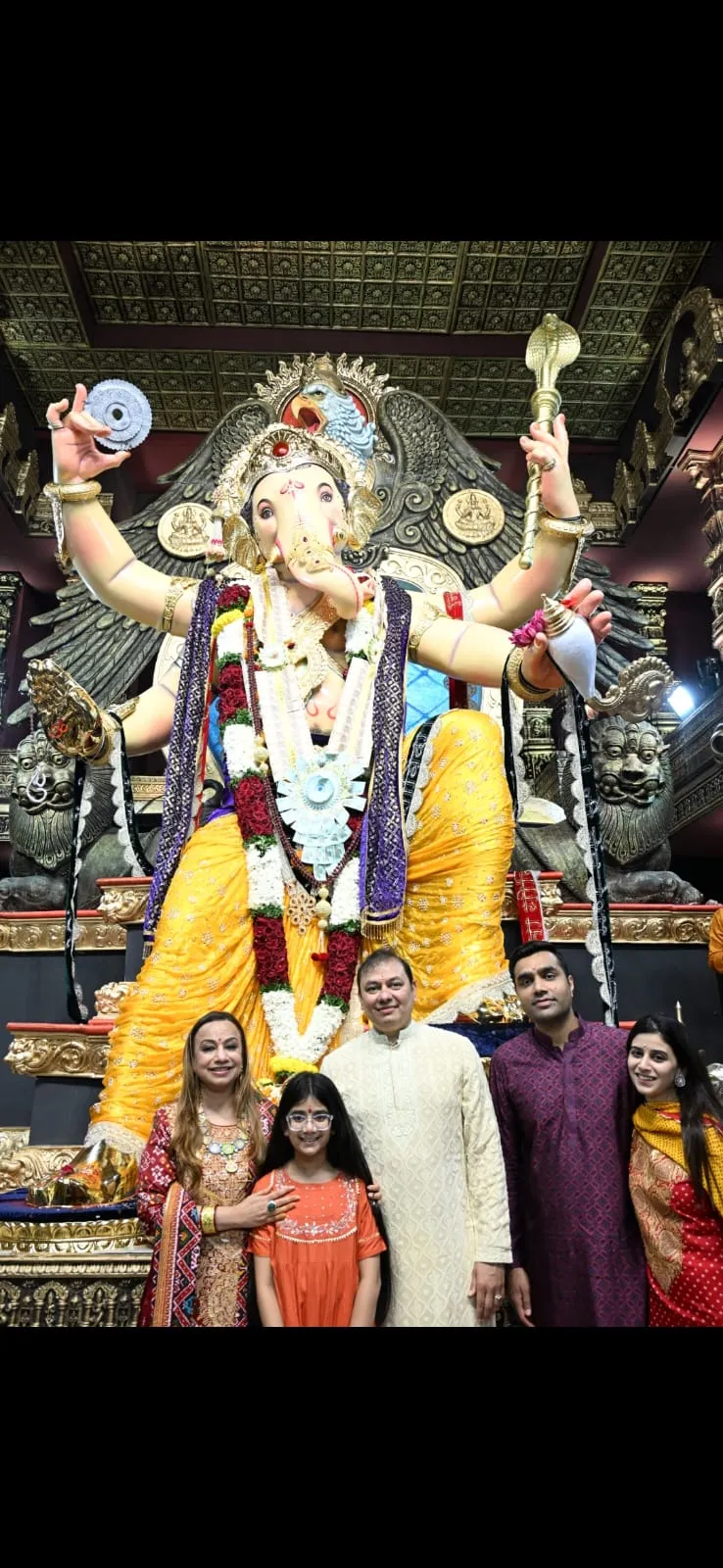 ‘चिंचपोकली चा चिंतामणि’ पहुंचे प्रणव और करण अदाणी, परिवार संग की पूजा-अर्चना