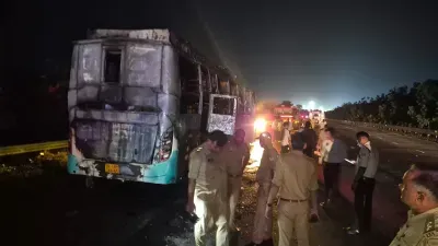 यमुना एक्सप्रेसवे पर स्लीपर बस में भीषण आग, 9 यात्रियों की मौत; पहचान के लिए DNA जांच