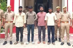 बलिया में फोटोग्राफरों से DSLR कैमरा लूटने वाले चार आरोपी गिरफ्तार, कैमरे और बाइक बरामद