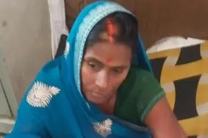 गंगा की धारा में बक्सर से बलिया पहुंची 55 वर्षीय महिला, बाढ़ के बीच झोपड़ी में कई दिन बचाई जान