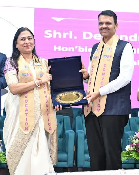 अदाणी इंस्टीट्यूट का 17वां दीक्षांत समारोह, सीएम देवेंद्र फडणवीस को मानद डी.लिट. की उपाधि