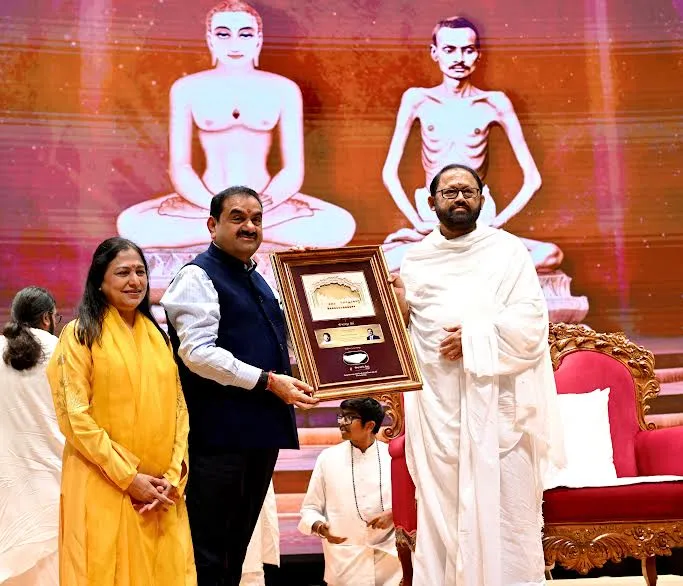 नवरात्रि में श्रीमद् राजचंद्र आश्रम पहुंचे गौतम अदाणी और डॉ. प्रीति अदाणी, सेवा-साधना के संकल्प को दी मजबूती