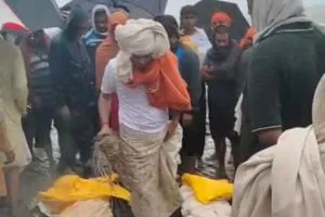गाजीपुर में ग्रीनफील्ड एक्सप्रेस-वे पर भीषण हादसा, मां-बेटे समेत तीन की मौत; एक साथ उठीं अर्थियां