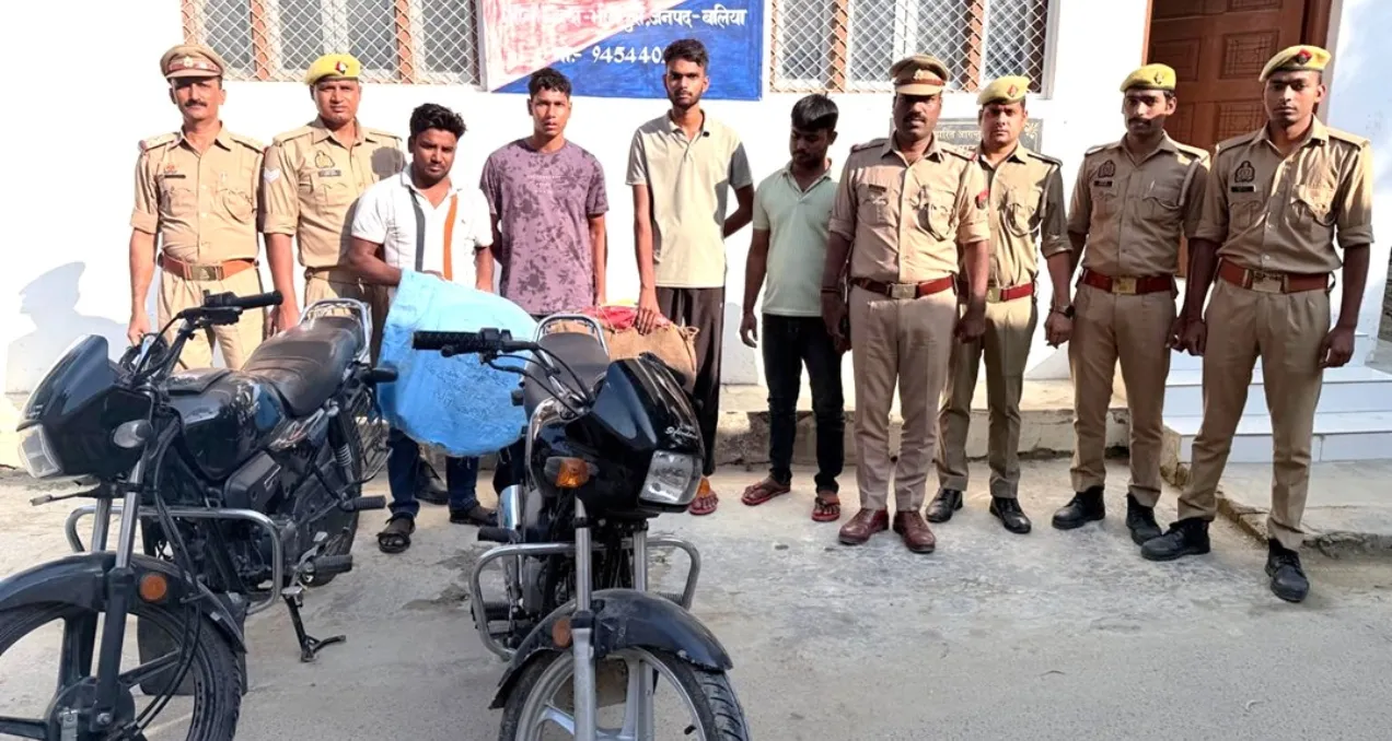 बलिया में राहगीरों से बाइक लूटने वाले गिरोह का पर्दाफाश, चार गिरफ्तार