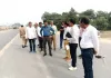 बलिया की सड़कों पर रफ्तार बढ़ी: डीएम ने किया चौड़ीकरण कार्य का निरीक्षण, दिए जरूरी निर्देश