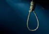 बस्ती: पीपल के पेड़ से लटकता मिला युवक का शव, कलवारी थाना क्षेत्र में फैली सनसनी, पुलिस जांच में जुटी