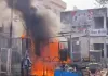मथुरा: आजाद मार्केट में ट्रांसफॉर्मर में भीषण आग, मची भगदड़, दमकल ने एक घंटे में पाया काबू