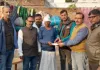 Ballia News: दिवंगत रसोइया के परिवार तक पहुंची मदद, प्राथमिक शिक्षक संघ ने बढ़ाया सहयोग का हाथ