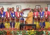 लखनऊ: मुख्यमंत्री योगी ने गणतंत्र दिवस पर विभिन्न राज्यों से आए कलाकारों को किया सम्मानित
