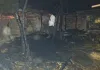 Ballia News : अकोल्ही गांव में आग का कहर, पांच झोपड़ियां जलकर राख; दो लोग झुलसे