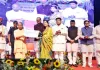 बढ़े मानदेय का चेक पाकर भावुक हुए अनुदेशक, बोले- पहली बार मिला सम्मान और सुरक्षा