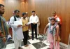 जनसुनवाई में डीएम ने दिव्यांगजनों को वितरित किए सहायक उपकरण