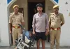 Ballia News: चोरी की बाइक के साथ शातिर चोर गिरफ्तार, नगर कोतवाली पुलिस को मिली सफलता