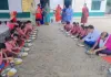 बलिया: बच्चों के साथ जमीन पर बैठकर BEO ने चखा मिड-डे-मील, शिक्षा व्यवस्था का लिया जायजा