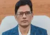 Ballia News: बच्चों के हाथ में रोटी-सब्जी देने की फोटो वायरल, BSA ने पूरे स्कूल स्टाफ और रसोइयों को किया तलब