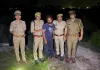 गड़वार में पुलिस मुठभेड़, शातिर गौ तस्कर के पैर में लगी गोली; तमंचा-कारतूस बरामद