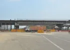 नवदिया झादा पुल निर्माण से बढ़ी राहगीरों की परेशानी: आधा किलोमीटर का लंबा चक्कर, धूल-मिट्टी बनी नई मुसीबत