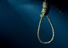 बस्ती: पीपल के पेड़ से लटकता मिला युवक का शव, कलवारी थाना क्षेत्र में फैली सनसनी, पुलिस जांच में जुटी