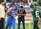 T20 World Cup 2026: पाकिस्तान के खिलाफ भारत की हाथ न मिलाने की नीति बरकरार, सूर्यकुमार ने नहीं किया सलमान से हैंडशेक
