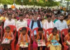 बलिया में ‘स्कूल चलो अभियान’ कार्यक्रम में पहुंचे मंत्री दयाशंकर सिंह, बच्चों संग बैठकर चखा मिड-डे मील