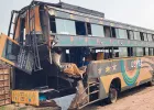 गंगा एक्सप्रेस-वे पर दर्दनाक हादसा : बस का टायर बदल रहे यात्रियों को ट्रक ने रौंदा, एक की मौत