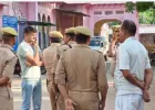 मथुरा में पुलिस मुठभेड़ : कारोबारी के घर डकैती डालने वाले दो बदमाश ढेर, दो पुलिसकर्मी घायल