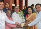 राजभवन में गूंजी बलिया की पर्यावरण मुहिम, राज्यपाल को सौंपा ‘एक वाहन–एक पौधा’ का प्रस्ताव