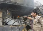 लखनऊ अग्निकांड : मातम, चीखें और बेबसी के बीच मदद की गुहार, हर आंख हुई नम