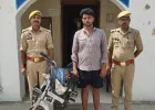 Ballia News: चोरी की बाइक के साथ शातिर चोर गिरफ्तार, नगर कोतवाली पुलिस को मिली सफलता