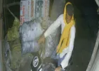 Ballia News : बांसडीह में अधिवक्ता के दरवाजे से सेकेंडों में चोरी हुई बाइक, CCTV में कैद हुआ चोर
