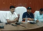 सीएम डैशबोर्ड समीक्षा में डीएम ने लगाई अधिकारियों की क्लास, 14 अधूरी परियोजनाओं पर जताई नाराजगी