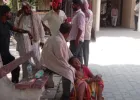 Ballia News: सड़क किनारे खड़ी बस से टकराई बाइक, पति-पत्नी की दर्दनाक मौत