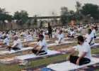 Ballia News: अंतरराष्ट्रीय योग दिवस पर पुलिस लाइन में भव्य आयोजन, परिवहन मंत्री दयाशंकर सिंह ने किया योगाभ्यास