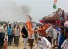 Ballia News: संपर्क मार्ग बहाली को लेकर ग्रामीणों का प्रदर्शन, एनएच-31 से जोड़ने की उठाई मांग