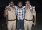 हत्या का वांछित आरोपी पुलिस मुठभेड़ में गिरफ्तार, पैर में लगी गोली