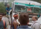 बलिया: एनएच-31 पर दो गिट्टी लदे ट्रकों की भिड़ंत, चालक गंभीर घायल
