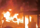 Azamgarh News: बिजली के पोल से टकराया डीजल टैंकर, धमाके के बाद लगी भीषण आग; तीन लोगों की जिंदा जलकर मौत