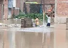 बलिया में गंगा-घाघरा का बढ़ा जलस्तर, कई इलाकों में घुसा बाढ़ का पानी; कटान से पलायन को मजबूर ग्रामीण