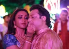 ‘बोहरूपी- द गोल्डन डाकू’ का नया गाना ‘मॉयदमुखो हिट’ रिलीज, पूजा के जश्न में घुला डांस का रंग