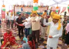 बलिया में 76 जोड़ों ने थामा एक-दूसरे का हाथ, सामूहिक विवाह समारोह में डीएम ने दिया आत्मनिर्भरता का संदेश