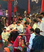 छठ महापर्व: बलिया में लाखों श्रद्धालुओं ने अस्ताचलगामी सूर्य को दिया अर्घ्य, घाटों पर उमड़ा आस्था का सागर