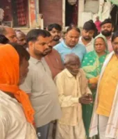 लखनऊ : मंदिर में गिरे पानी को पेशाब बताकर दलित बुजुर्ग से चटवाया, सीएम योगी ने लिया संज्ञान, आरोपी गिरफ्तार