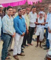 बलिया में दिवंगत रसोइया के पति को दी गई 50 हजार रुपये की आर्थिक सहायता