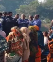 सुलतानपुर: बाग में युवक का शव मिलने से हड़कंप, पास में खड़ी मिली बाइक, पुलिस जांच में जुटी