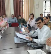 बलिया : 12 साल से लंबित वरासत पर डीएम सख्त, लेखपाल निलंबित, कानूनगो को प्रतिकूल प्रविष्टि