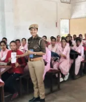 मिशन शक्ति अभियान फेज-5.0 : बलिया पुलिस महिलाओं को कर रही जागरूक, गांव-गांव लग रही चौपाल