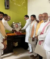 Ballia News: नम आंखों से किया गया छात्र नेता जगत नारायण मिश्र का स्मरण, श्रद्धांजलि देकर किया नमन