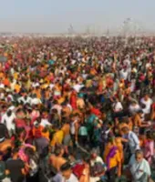 Kartik Purnima: कार्तिक पूर्णिमा पर प्रयागराज में उमड़ी आस्था, संगम तट पर जगमगाएंगे 10 लाख दीप