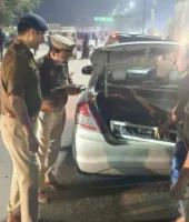 UP Alert: धार्मिक स्थलों और सीमावर्ती क्षेत्रों में सुरक्षा कड़ी, पूरे प्रदेश में पुलिस सतर्क मोड पर, DGP ने सभी सुरक्षा एजेंसियों को किया हाई अलर्ट